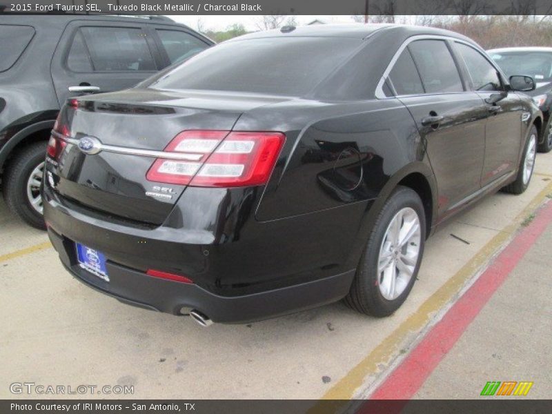 Tuxedo Black Metallic / Charcoal Black 2015 Ford Taurus SEL