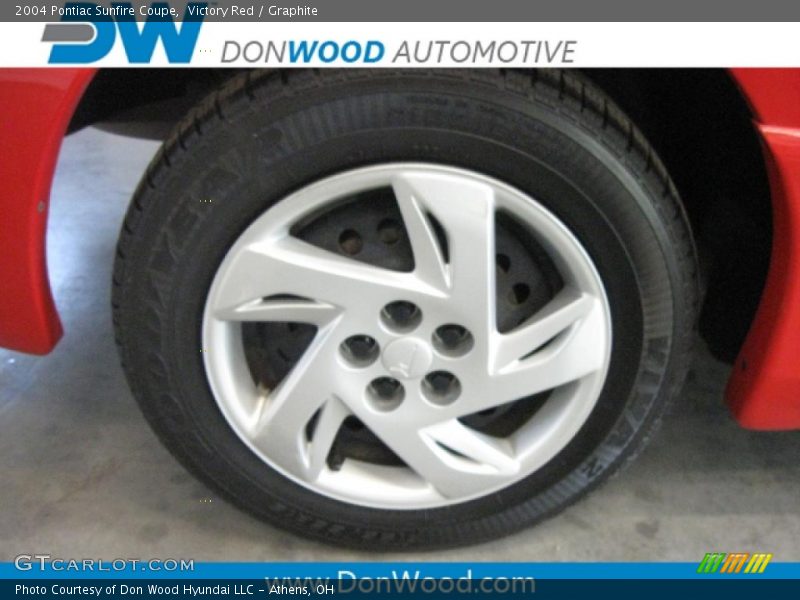 Victory Red / Graphite 2004 Pontiac Sunfire Coupe