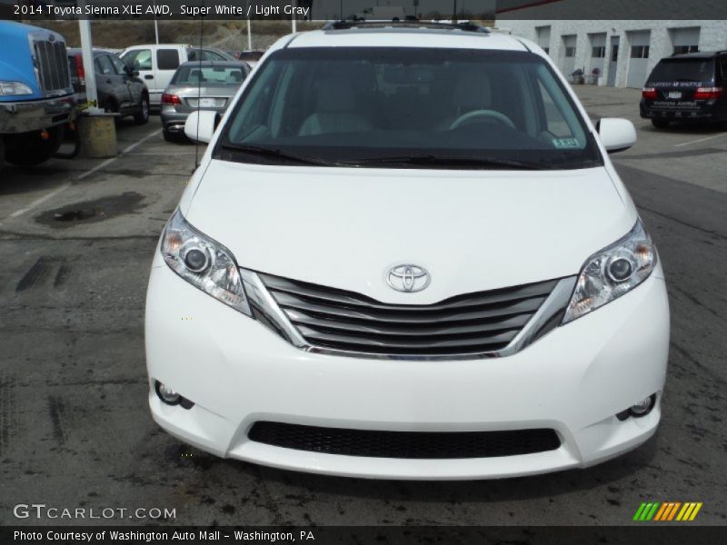 Super White / Light Gray 2014 Toyota Sienna XLE AWD