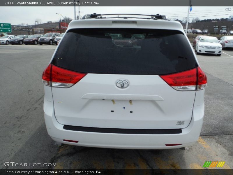 Super White / Light Gray 2014 Toyota Sienna XLE AWD