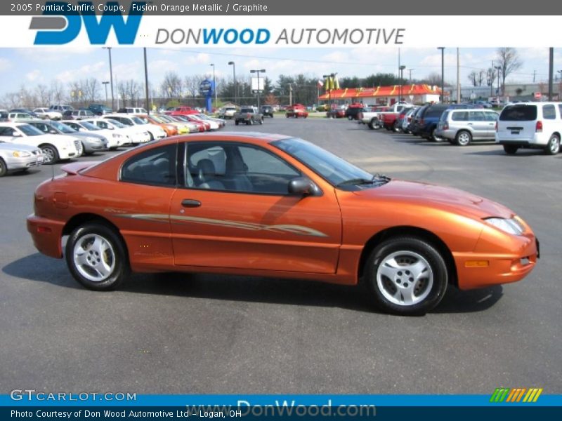 Fusion Orange Metallic / Graphite 2005 Pontiac Sunfire Coupe
