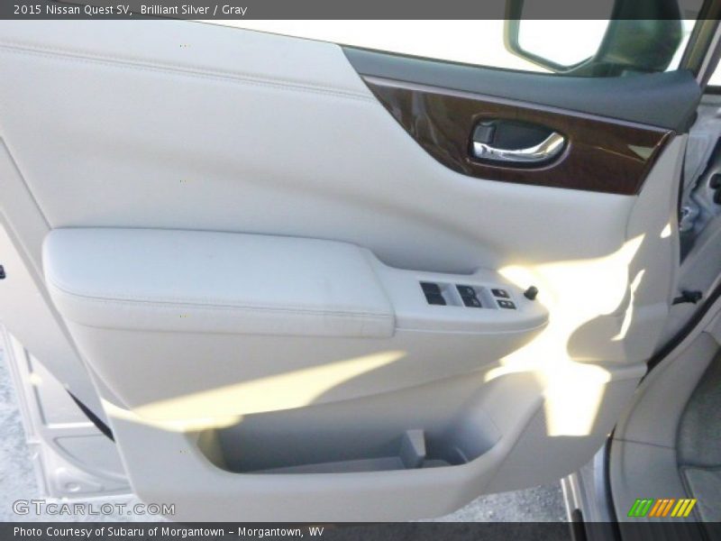 Brilliant Silver / Gray 2015 Nissan Quest SV