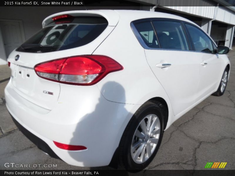 Snow White Pearl / Black 2015 Kia Forte5 EX