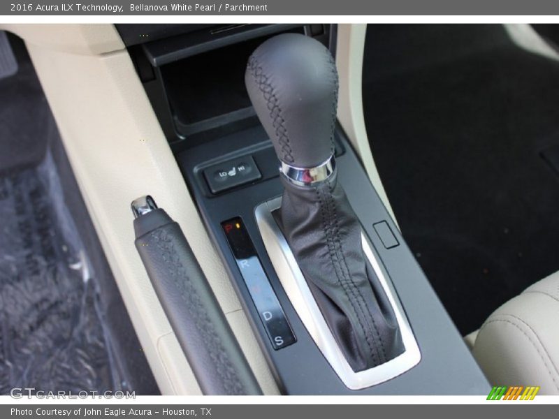  2016 ILX Technology 8 Speed DCT Automatic Shifter