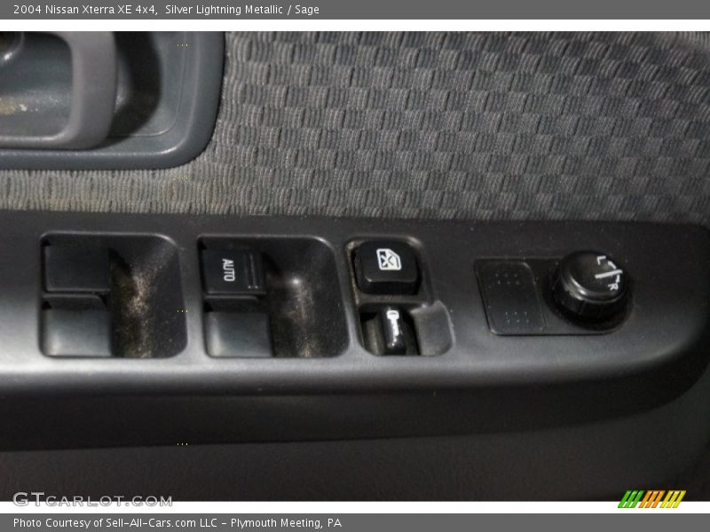 Silver Lightning Metallic / Sage 2004 Nissan Xterra XE 4x4