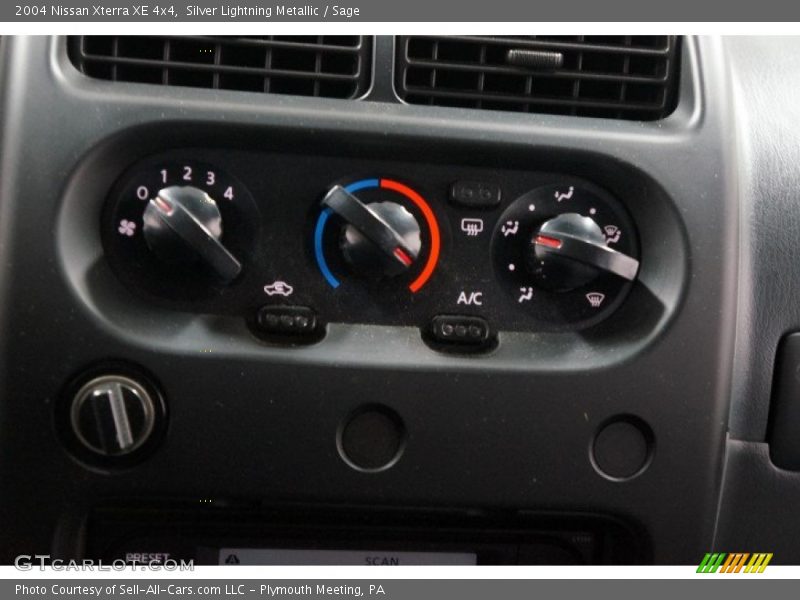 Silver Lightning Metallic / Sage 2004 Nissan Xterra XE 4x4