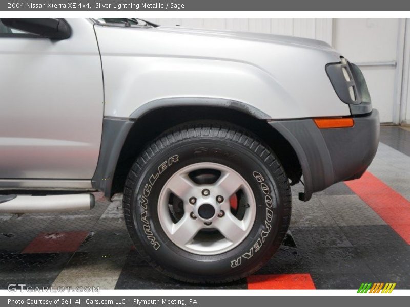 Silver Lightning Metallic / Sage 2004 Nissan Xterra XE 4x4