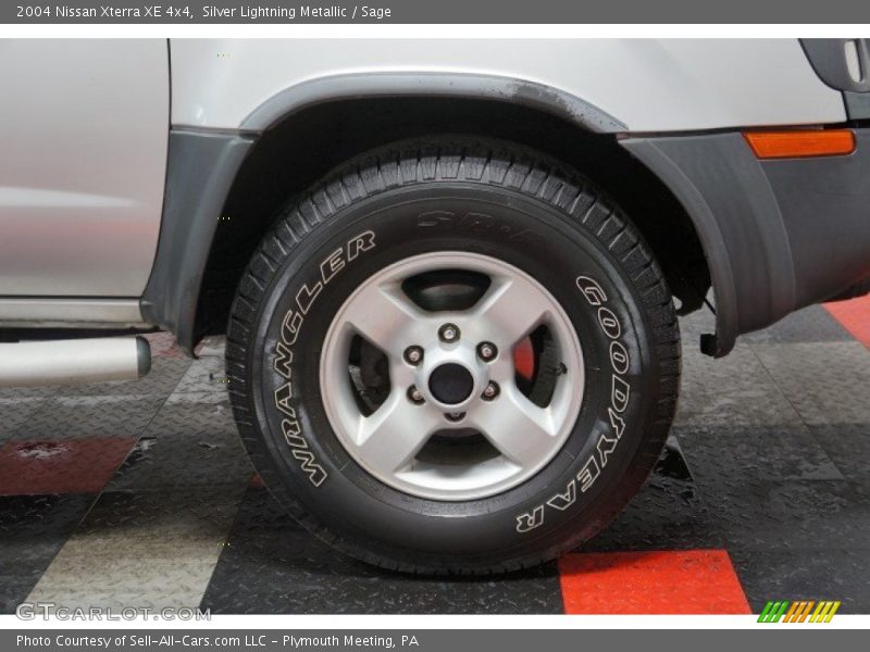 Silver Lightning Metallic / Sage 2004 Nissan Xterra XE 4x4
