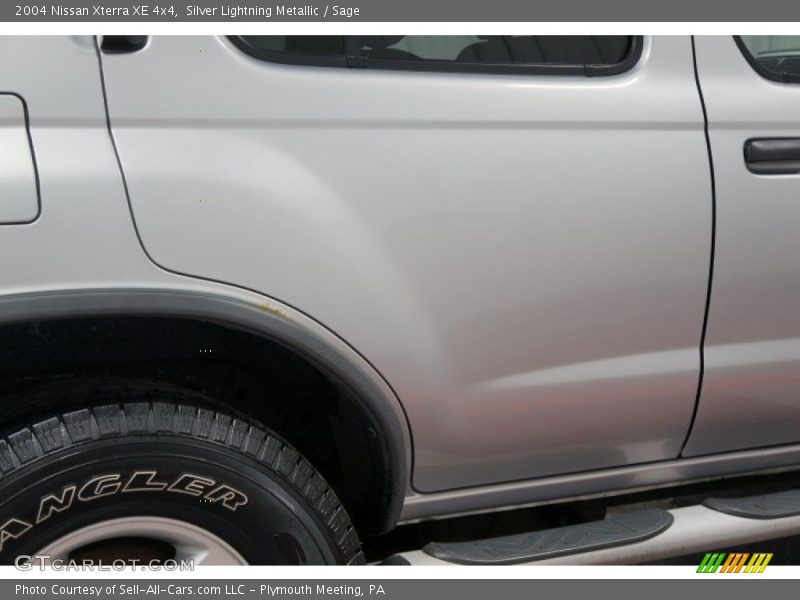Silver Lightning Metallic / Sage 2004 Nissan Xterra XE 4x4