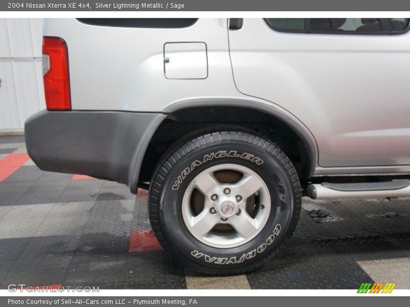 Silver Lightning Metallic / Sage 2004 Nissan Xterra XE 4x4