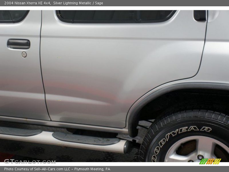 Silver Lightning Metallic / Sage 2004 Nissan Xterra XE 4x4