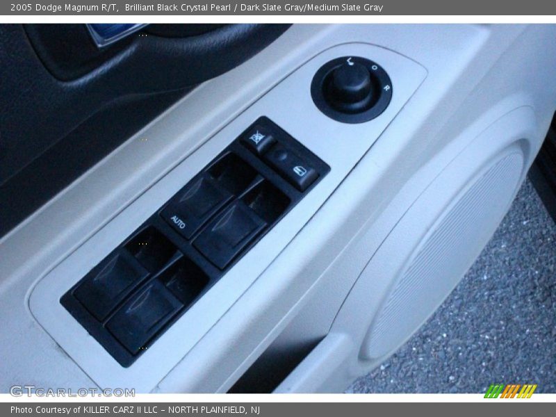 Brilliant Black Crystal Pearl / Dark Slate Gray/Medium Slate Gray 2005 Dodge Magnum R/T
