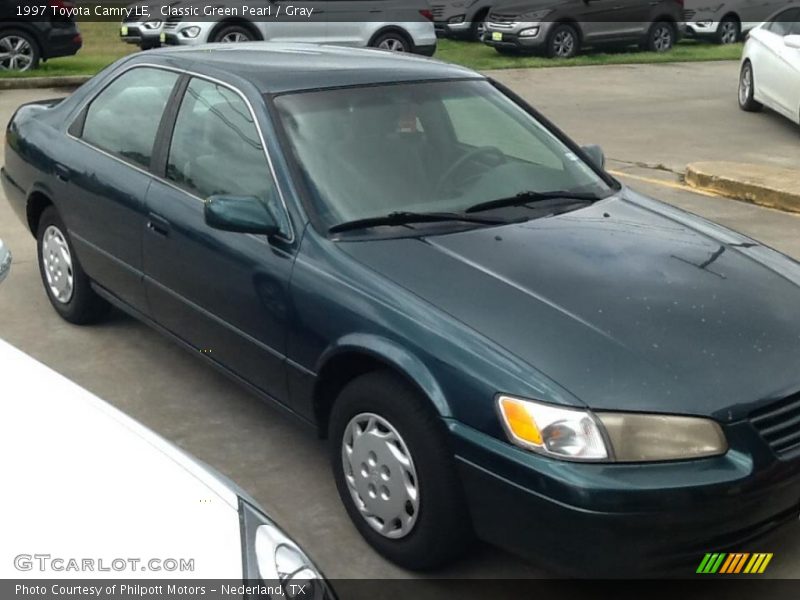 Front 3/4 View of 1997 Camry LE