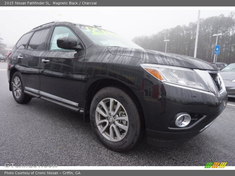 Front 3/4 View of 2015 Pathfinder SL