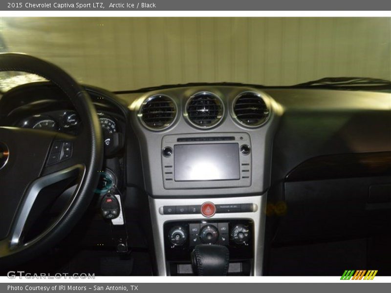 Arctic Ice / Black 2015 Chevrolet Captiva Sport LTZ