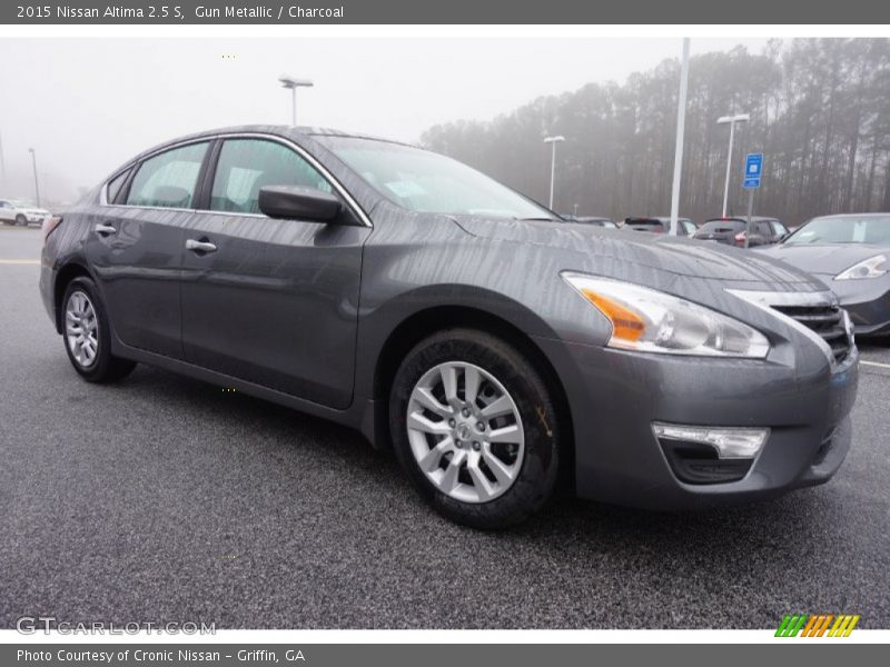 Front 3/4 View of 2015 Altima 2.5 S