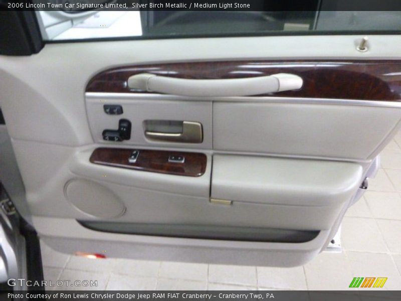 Silver Birch Metallic / Medium Light Stone 2006 Lincoln Town Car Signature Limited