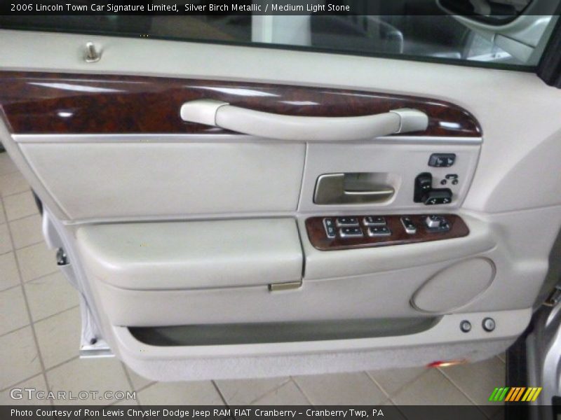 Silver Birch Metallic / Medium Light Stone 2006 Lincoln Town Car Signature Limited