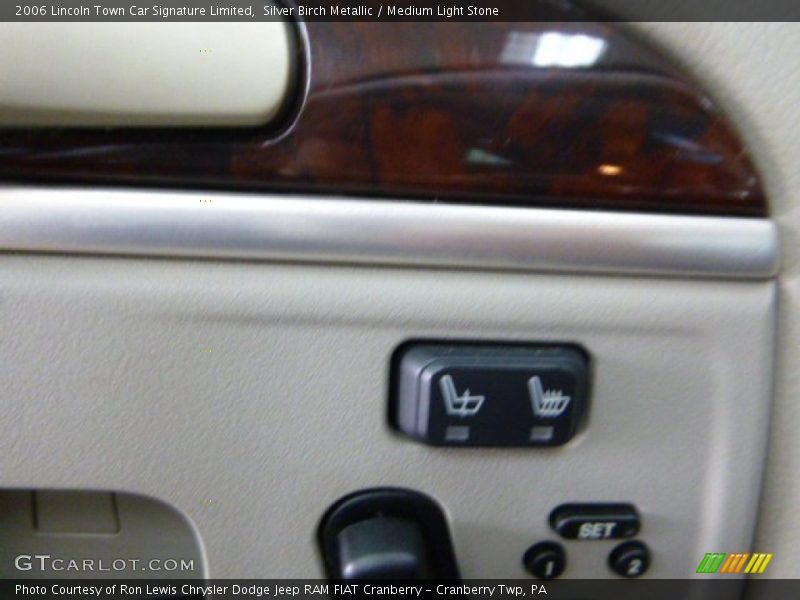Silver Birch Metallic / Medium Light Stone 2006 Lincoln Town Car Signature Limited