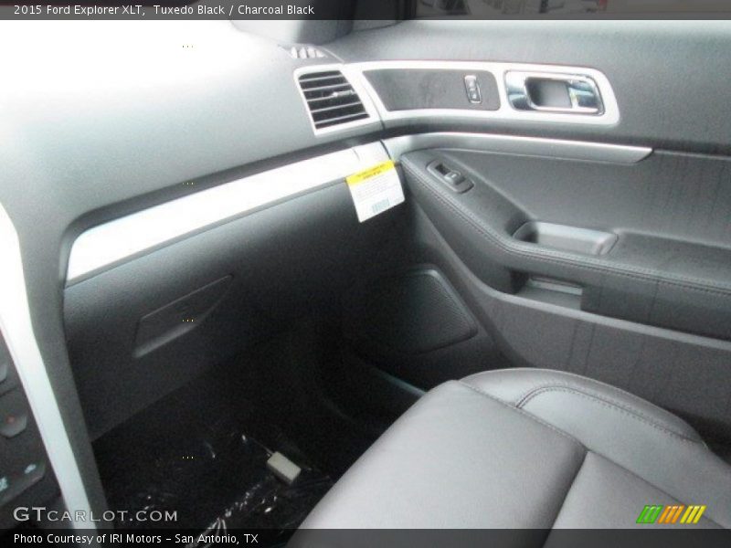 Tuxedo Black / Charcoal Black 2015 Ford Explorer XLT