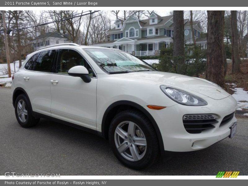 Front 3/4 View of 2011 Cayenne S