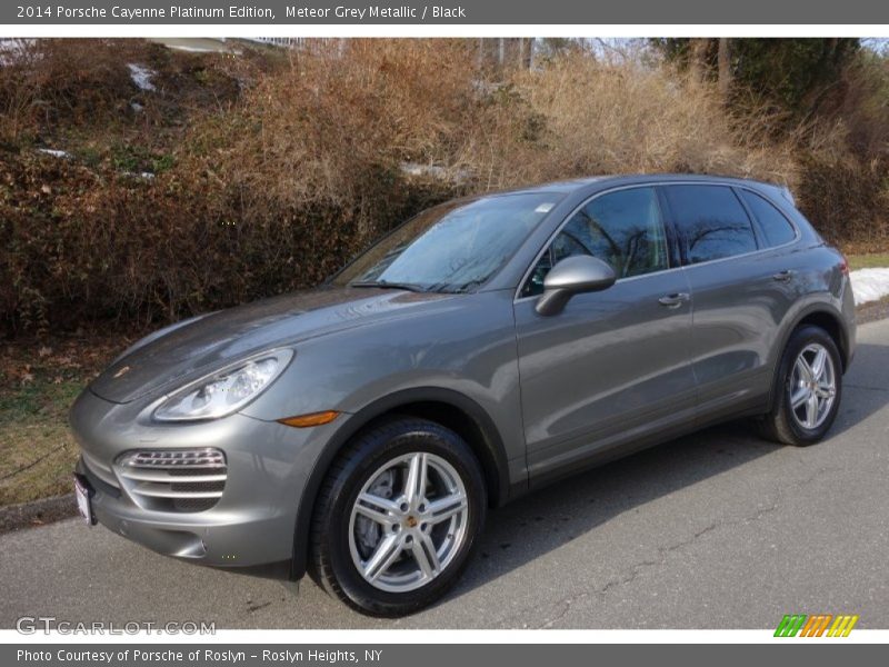 Front 3/4 View of 2014 Cayenne Platinum Edition