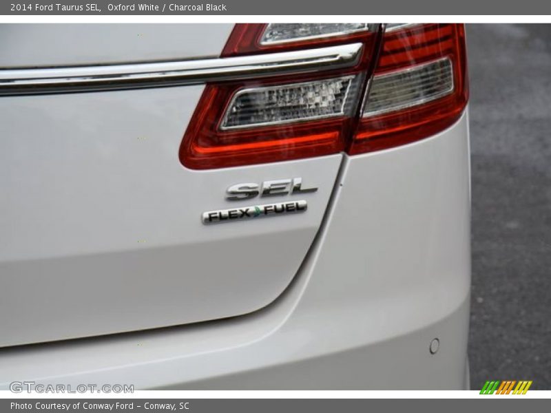 Oxford White / Charcoal Black 2014 Ford Taurus SEL