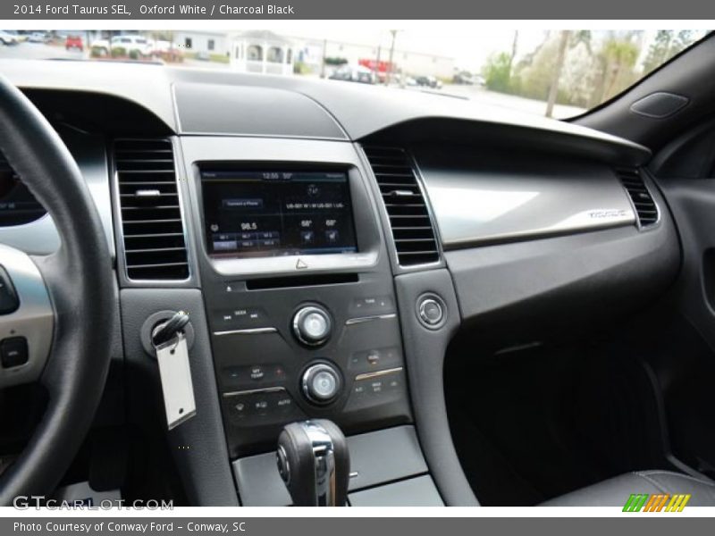 Oxford White / Charcoal Black 2014 Ford Taurus SEL