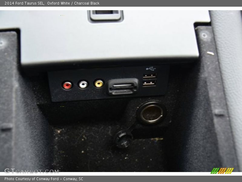 Oxford White / Charcoal Black 2014 Ford Taurus SEL