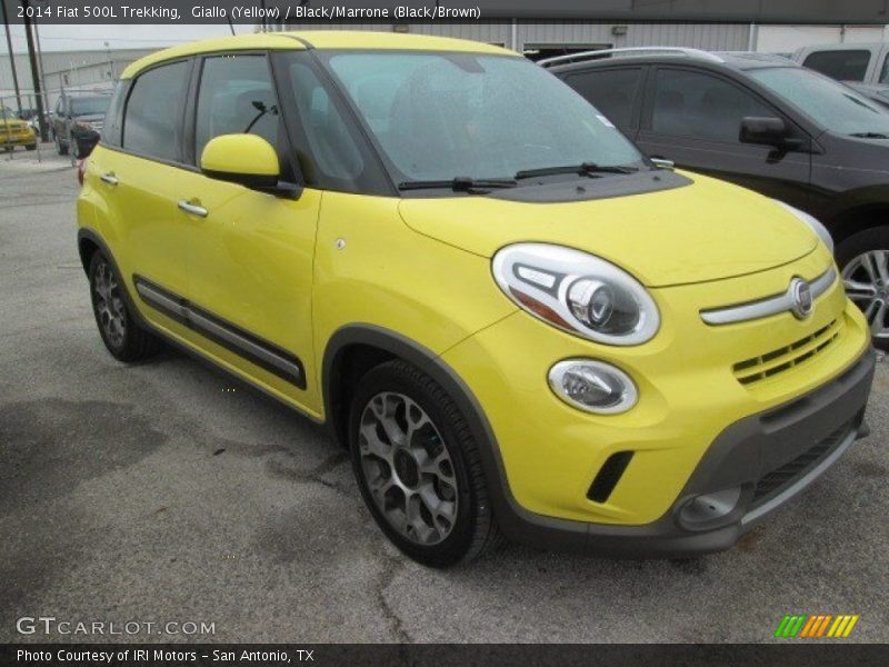 Giallo (Yellow) / Black/Marrone (Black/Brown) 2014 Fiat 500L Trekking