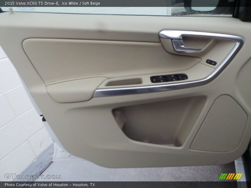 Ice White / Soft Beige 2015 Volvo XC60 T5 Drive-E