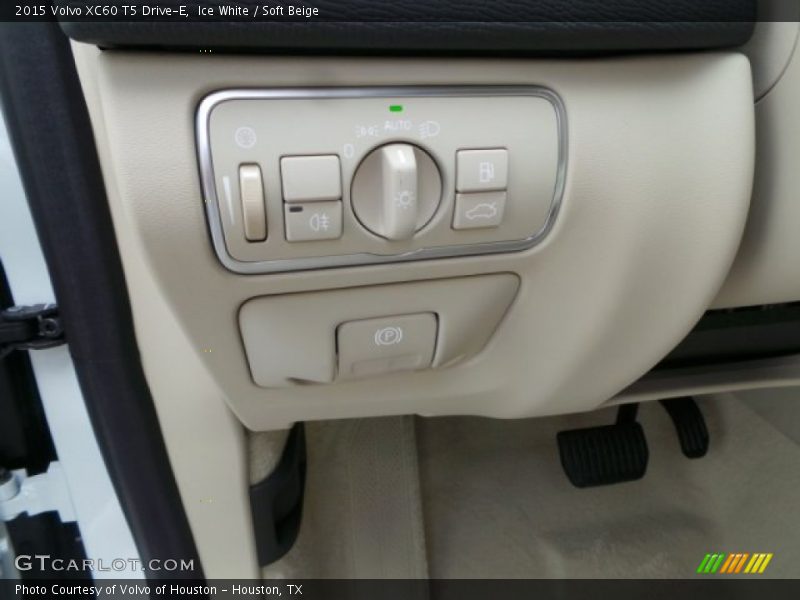 Ice White / Soft Beige 2015 Volvo XC60 T5 Drive-E
