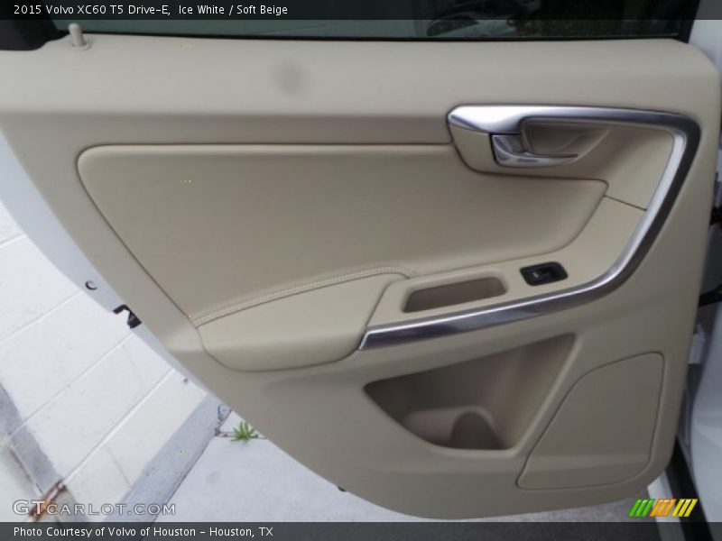 Ice White / Soft Beige 2015 Volvo XC60 T5 Drive-E