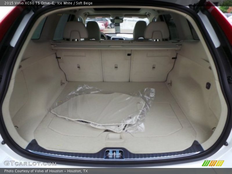 Ice White / Soft Beige 2015 Volvo XC60 T5 Drive-E