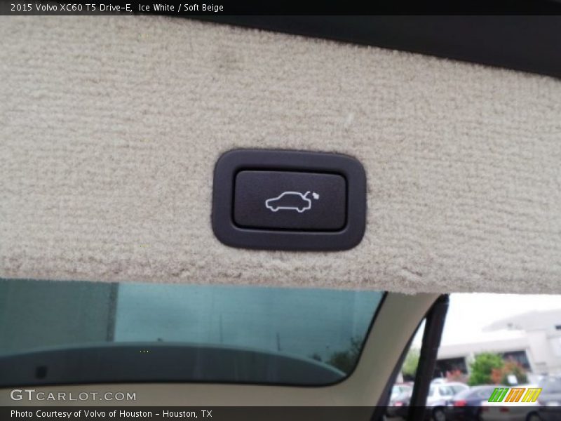 Ice White / Soft Beige 2015 Volvo XC60 T5 Drive-E