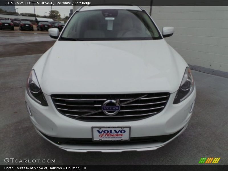 Ice White / Soft Beige 2015 Volvo XC60 T5 Drive-E