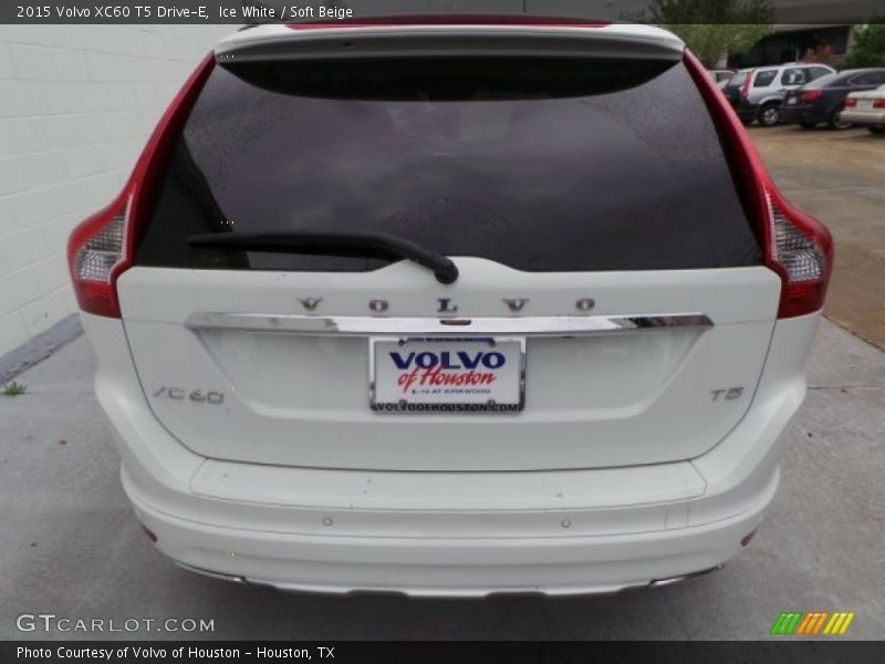 Ice White / Soft Beige 2015 Volvo XC60 T5 Drive-E