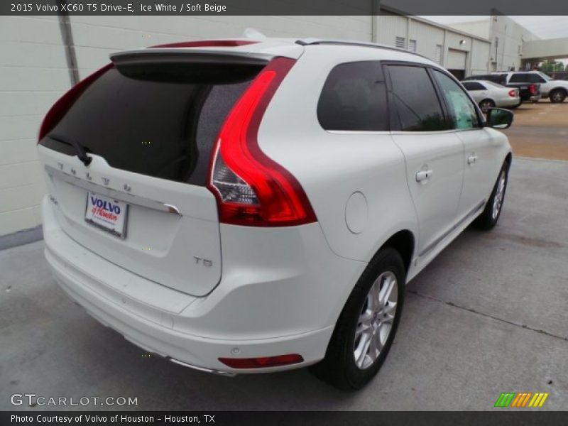 Ice White / Soft Beige 2015 Volvo XC60 T5 Drive-E