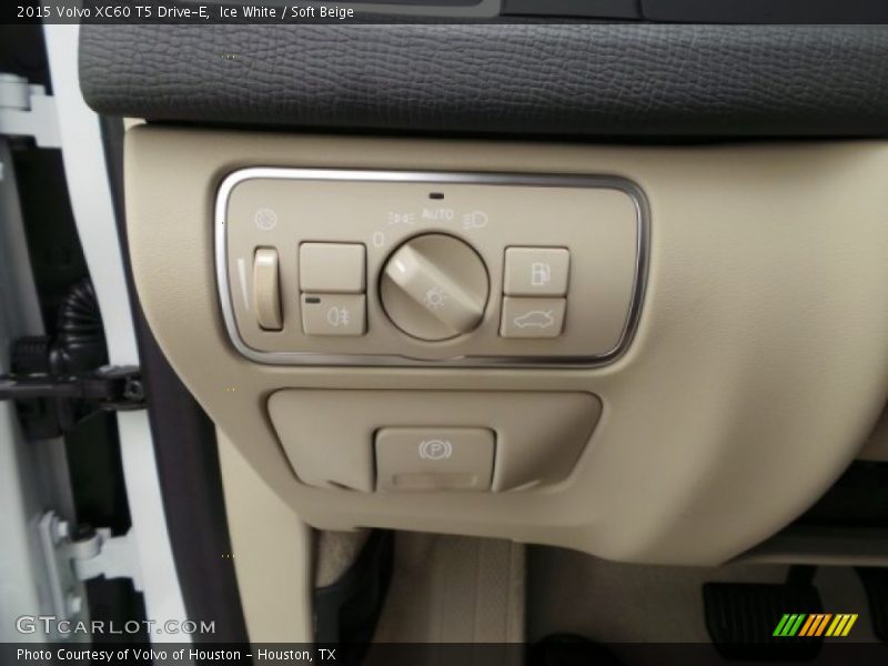 Ice White / Soft Beige 2015 Volvo XC60 T5 Drive-E