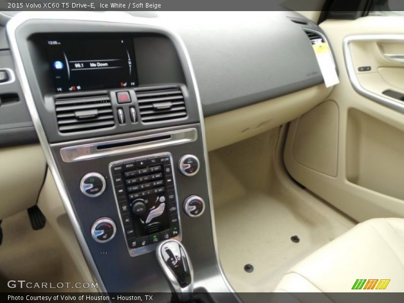 Ice White / Soft Beige 2015 Volvo XC60 T5 Drive-E