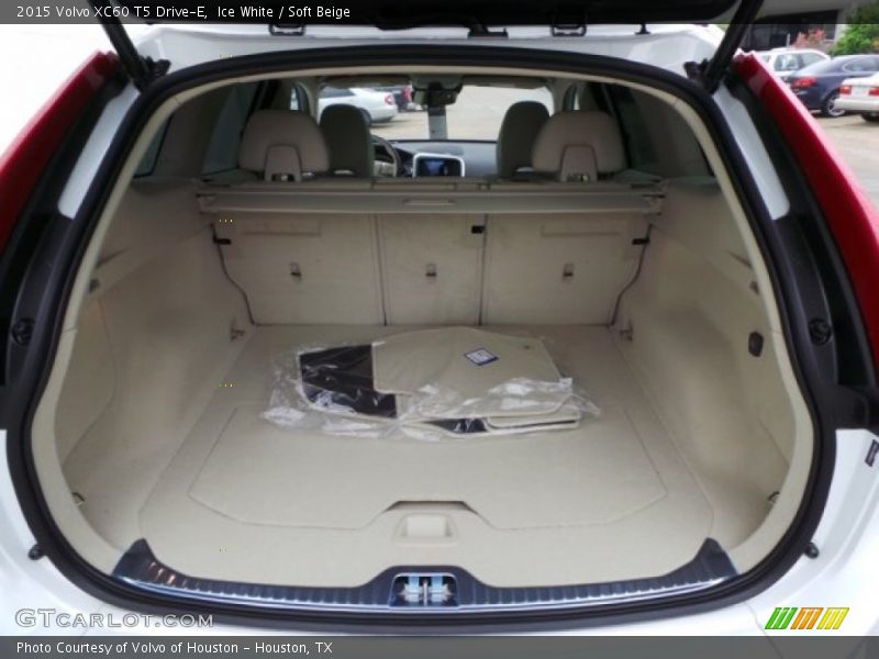 Ice White / Soft Beige 2015 Volvo XC60 T5 Drive-E