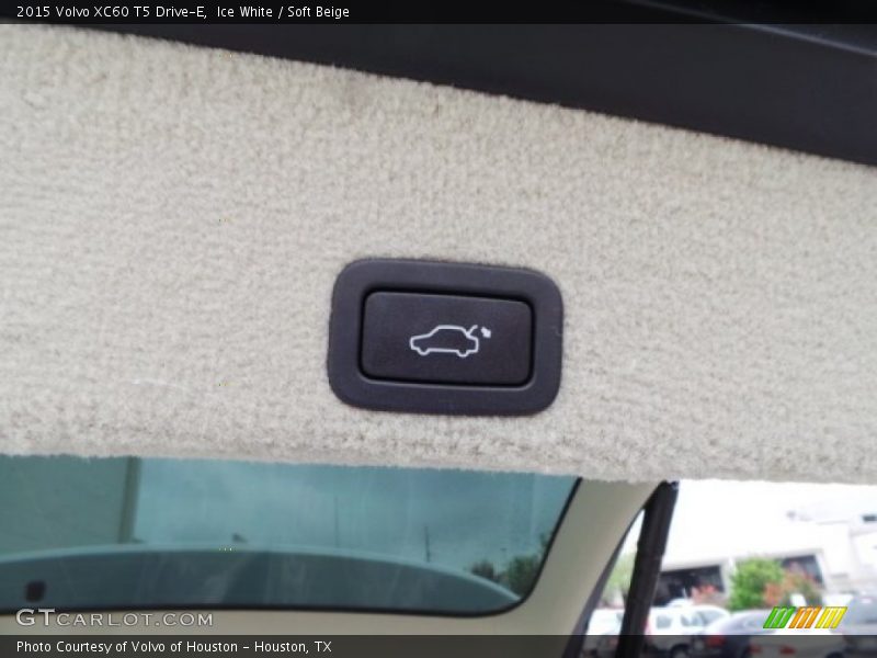 Ice White / Soft Beige 2015 Volvo XC60 T5 Drive-E