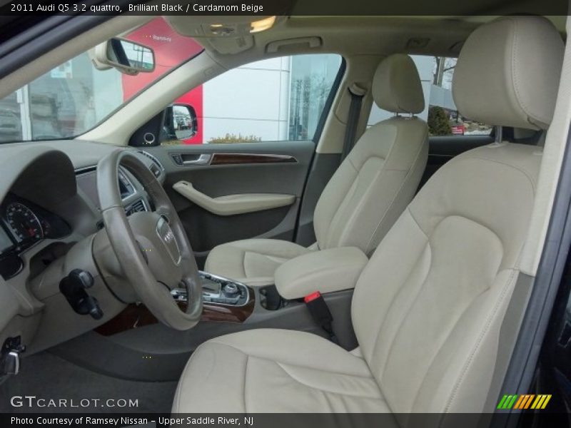 Front Seat of 2011 Q5 3.2 quattro