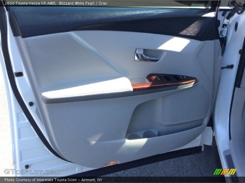 Blizzard White Pearl / Gray 2010 Toyota Venza V6 AWD