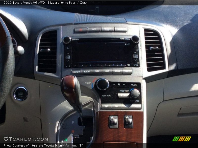 Blizzard White Pearl / Gray 2010 Toyota Venza V6 AWD