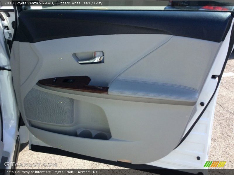 Blizzard White Pearl / Gray 2010 Toyota Venza V6 AWD