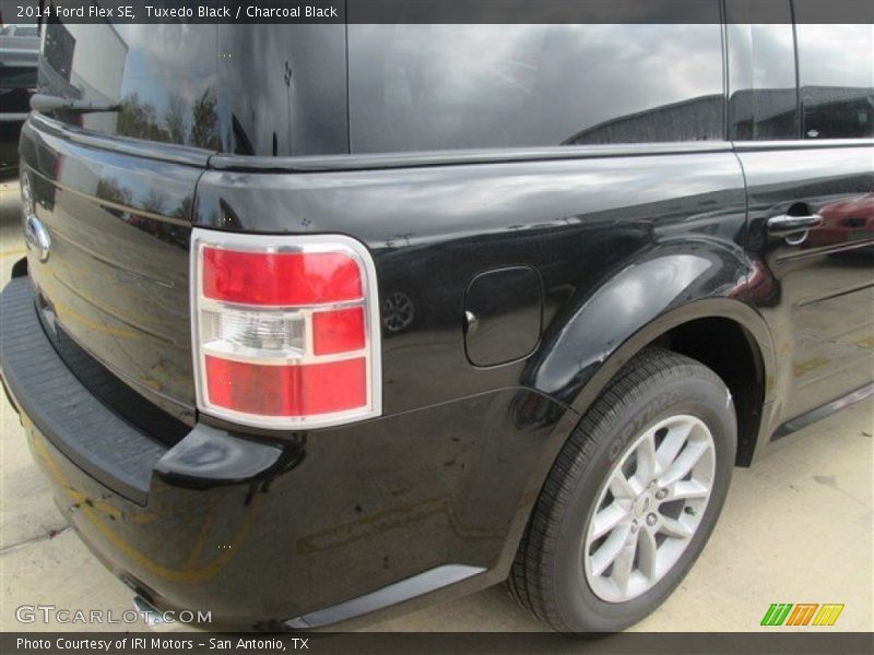 Tuxedo Black / Charcoal Black 2014 Ford Flex SE