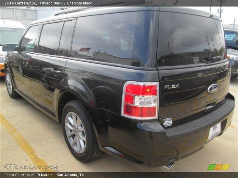 Tuxedo Black / Charcoal Black 2014 Ford Flex SE