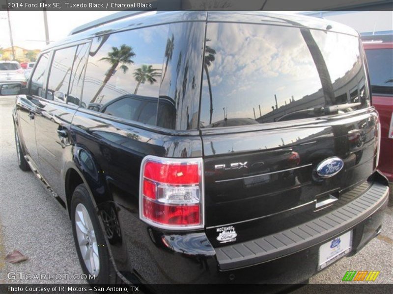 Tuxedo Black / Charcoal Black 2014 Ford Flex SE