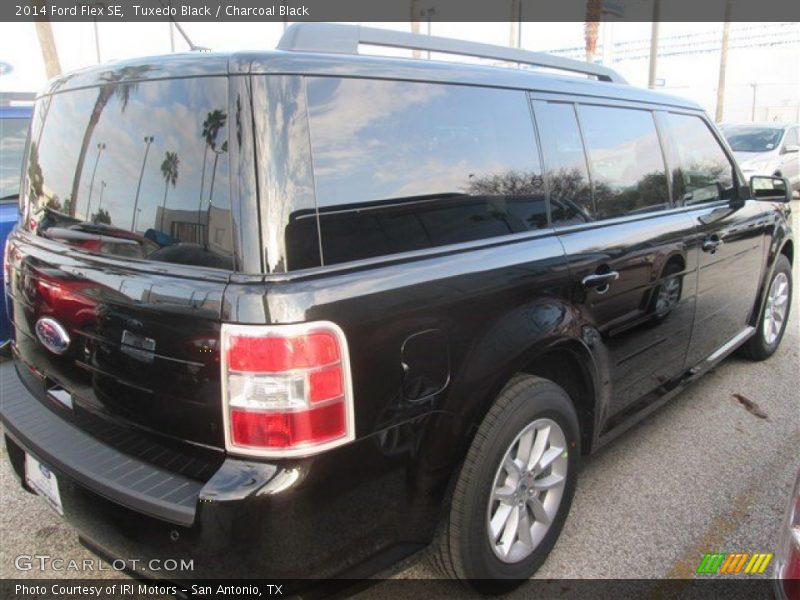 Tuxedo Black / Charcoal Black 2014 Ford Flex SE